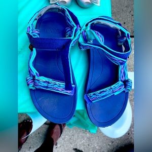 Teva's kids size 5